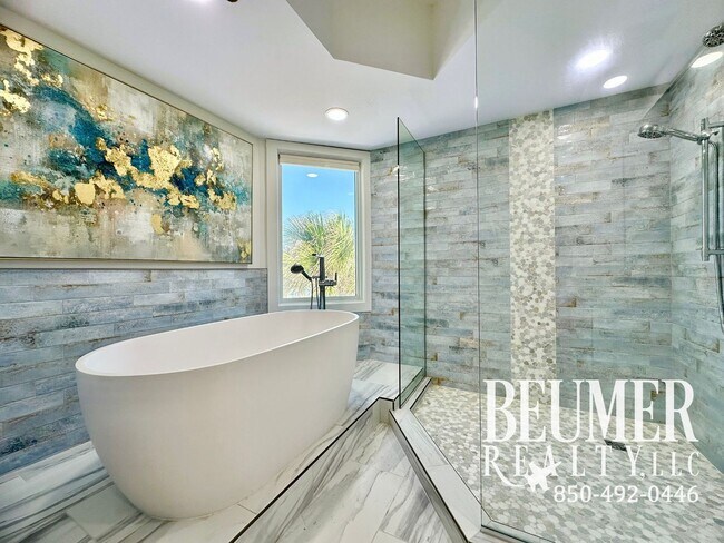 Building Photo - Upscale 3 BR 3 BA furnished Condo On the G...