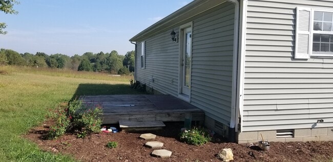 Building Photo - 3 Bedroom 1 Bath Home