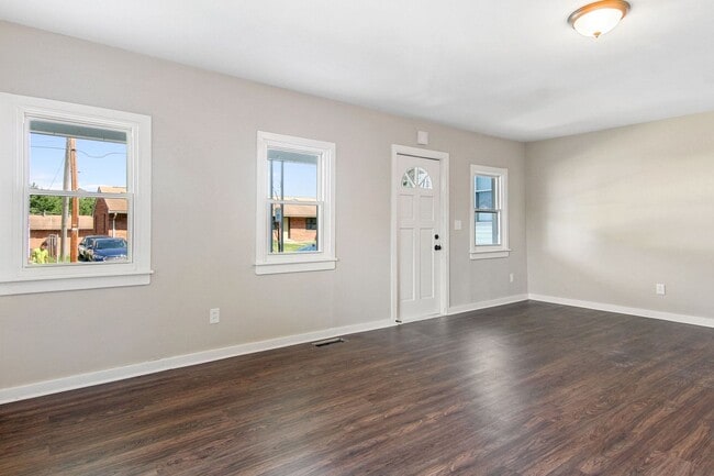 Building Photo - Coming Soon! Charming 3 Bedroom, 1.5 Bath ...