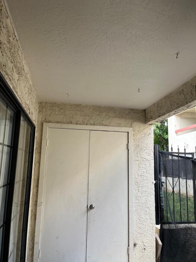 Building Photo - 3119 W Cochise Dr