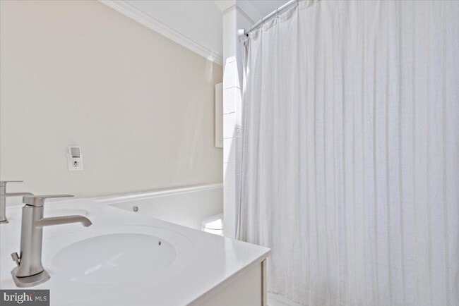 Building Photo - 2819 Summerfield Rd