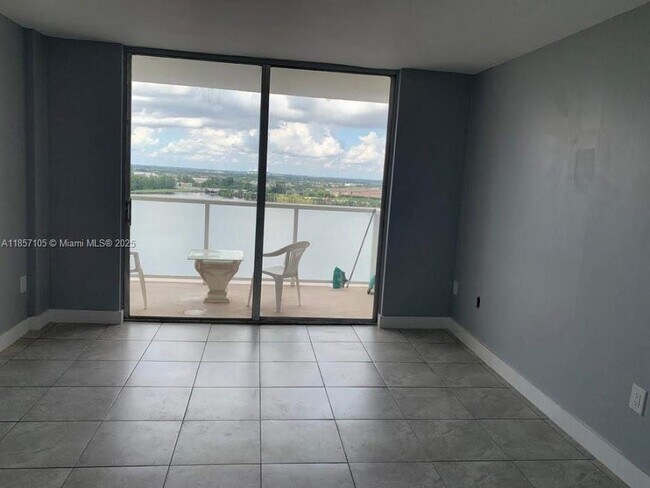 Building Photo - 1301 NE Miami Gardens Dr
