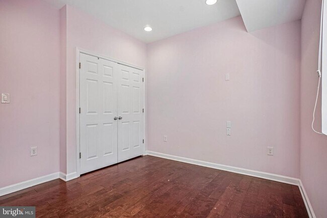 Building Photo - 1346 Nicholson St NW