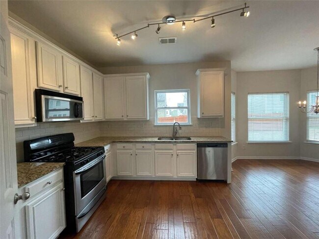 Building Photo - 4205 Pointe Vecchio Cir