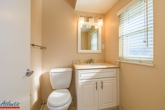 Building Photo - Gorgeous Home | Desirable Location