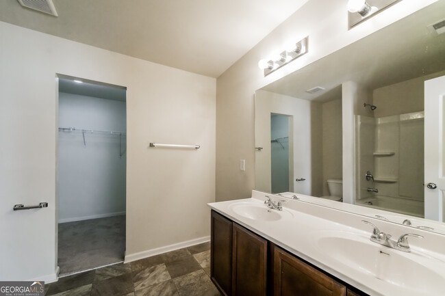 Building Photo - 304 Reedell Way