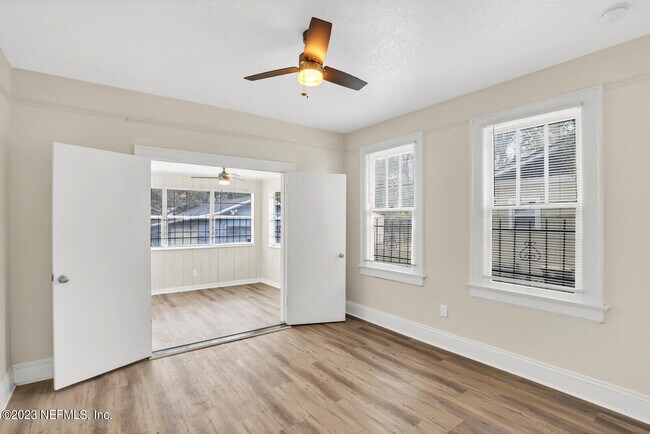 Building Photo - 525 W 18th St