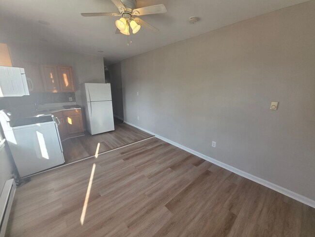 Building Photo - 151 W Grange Ave