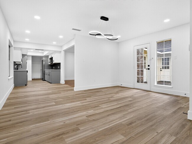 Building Photo - 1109 Wood Creek Cir