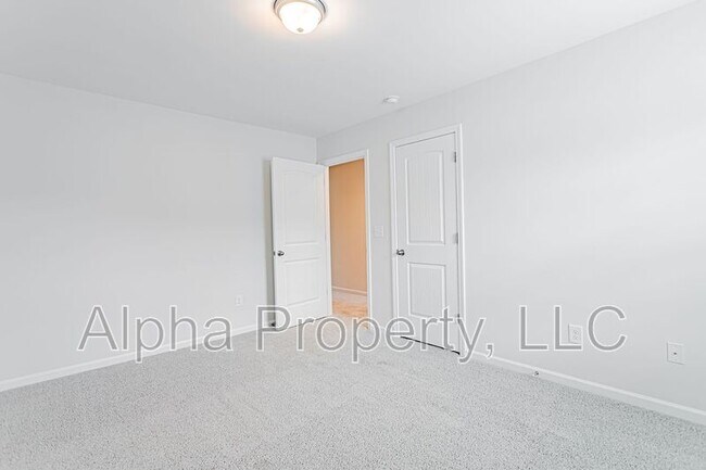 Building Photo - 409 Wards Creek Way