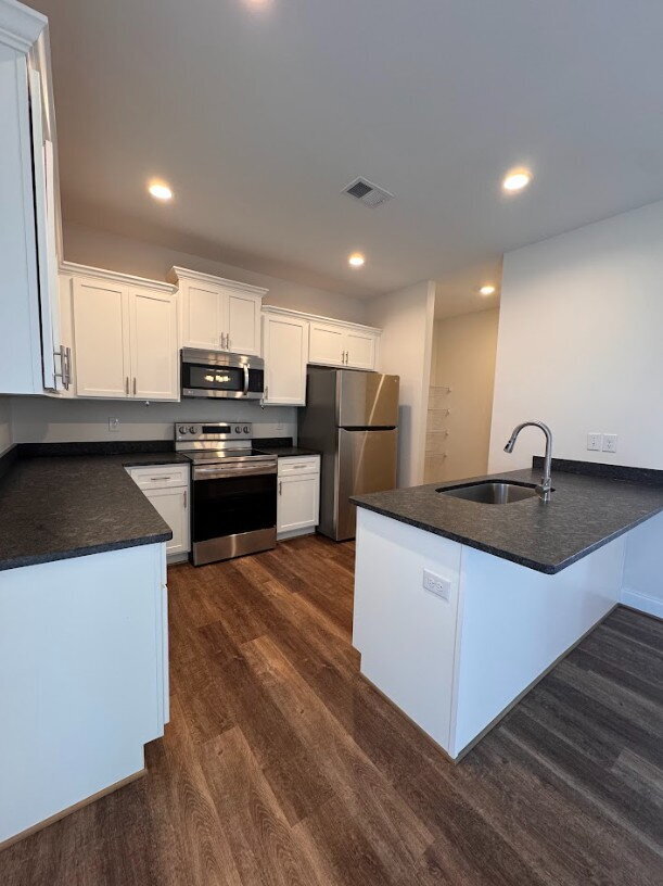 Building Photo - Inquire today on how to get FREE rent!