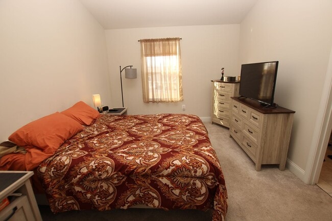 Building Photo - Plantation Lakes a golf community with numerous amenities for residents to enjoy.