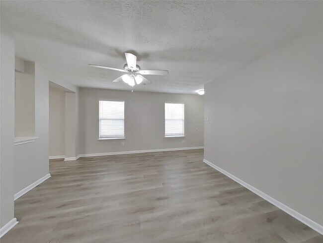 Building Photo - 21135 Wickton Ln