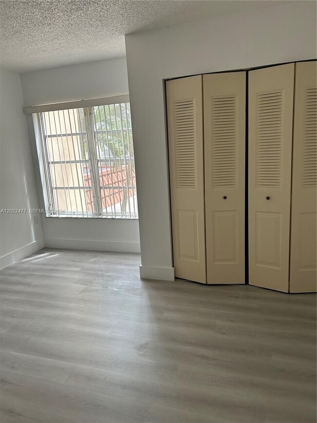 Building Photo - 4154 Inverrary Dr