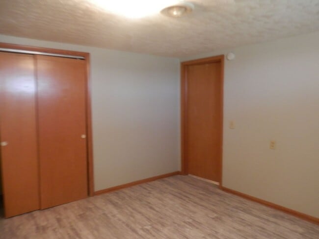 Building Photo - 3 Bed 2 Bath Farmhouse!