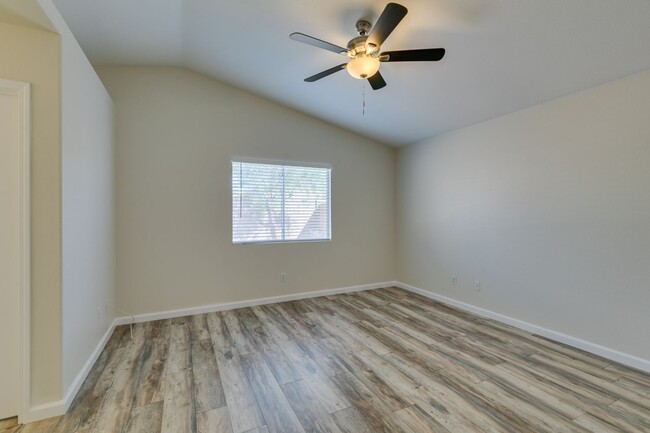 Building Photo - Gorgeous one story 3 bedroom 2 Bathroom Ho...