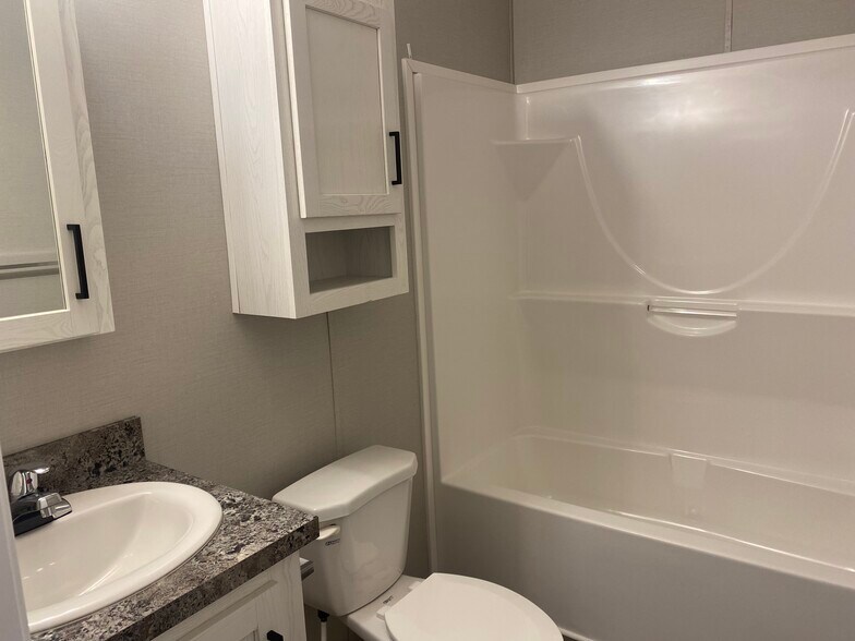 Building Photo - 80 Belmar St