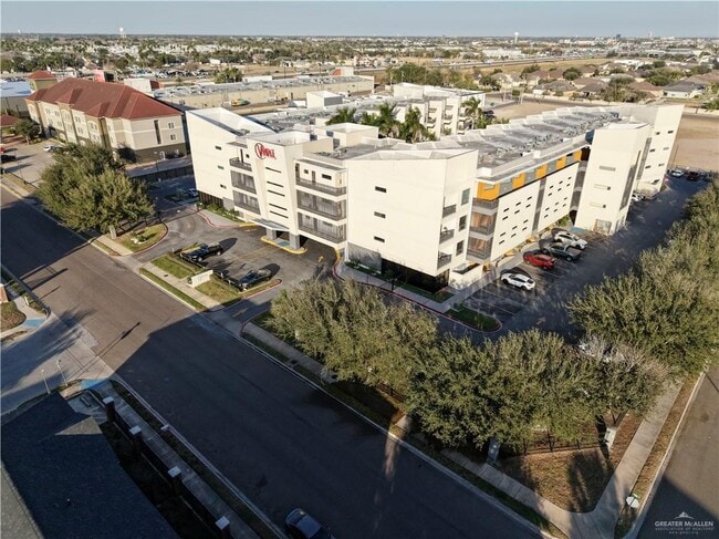 Building Photo - 38 Travis St