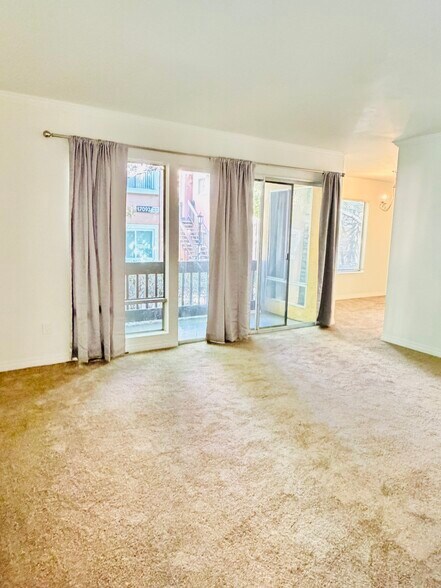 Building Photo - 17075 W Bernardo Dr