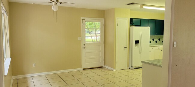 Building Photo - 4/2 (Madison Park) Nice home in quiet neighborhood