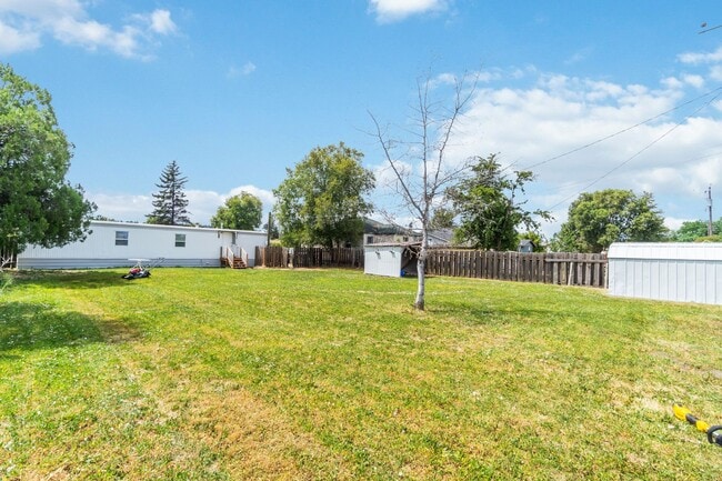 Building Photo - 2 Bed 1 Bath Single Family Home in Spokane...