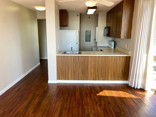Building Photo - 2040 Nuuanu Ave