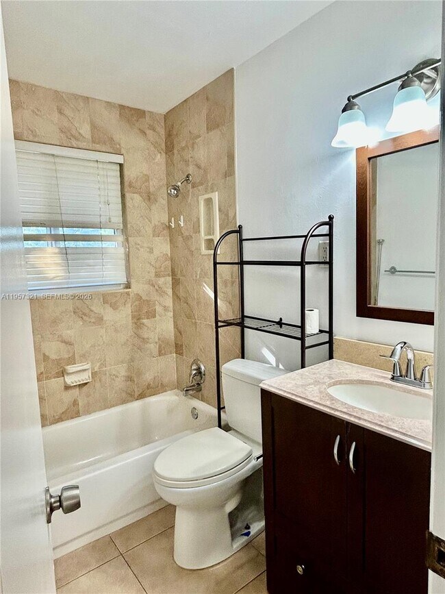 Building Photo - 1435 NE 22nd St