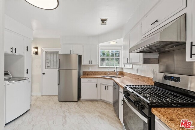 Building Photo - 8348 Reading Ave