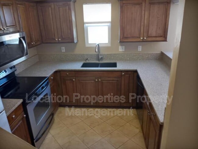 Building Photo - 906 Christie Ct