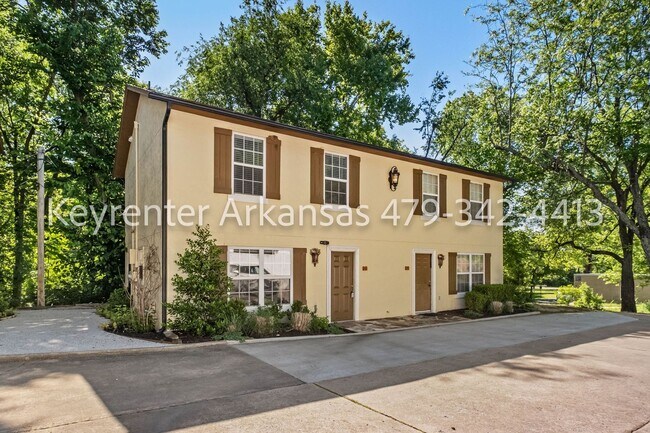 Building Photo - Beautifully renovated 3 bedroom, 2 bath | Fayetteville AR