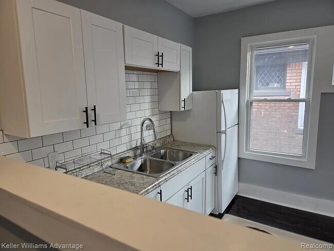 Building Photo - 2030 Hazelwood St