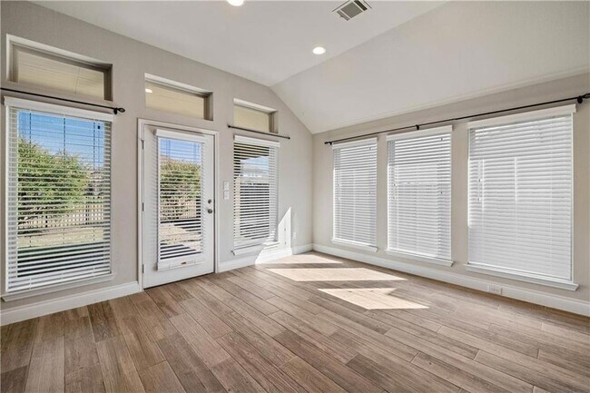 Building Photo - 421 Inspiration Dr