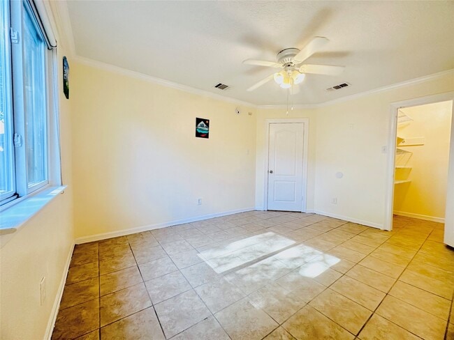 Building Photo - 7419 San Morino Dr