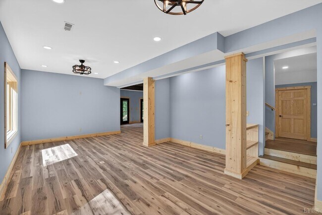 Building Photo - 308 Acres Ct
