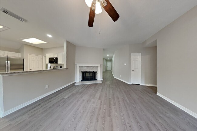 Building Photo - 4926 Linden Pl