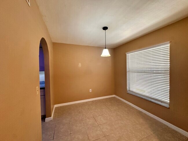 Building Photo - 4310 Santa Barbara Blvd