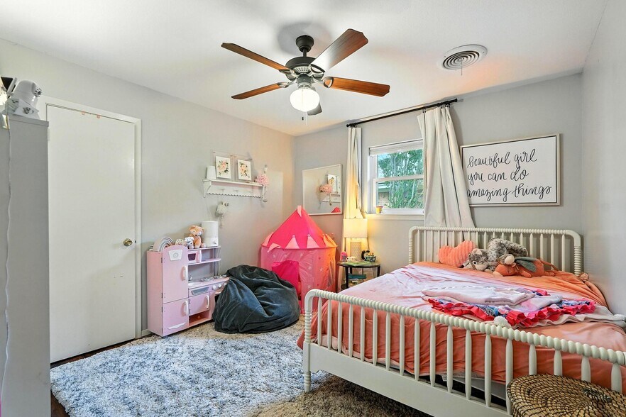 Building Photo - 3026 Ventura Dr
