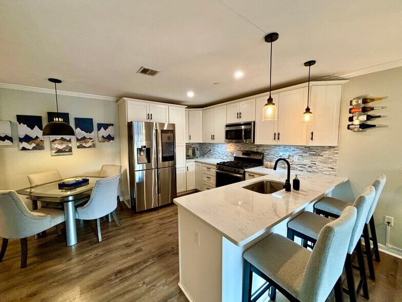 Building Photo - 34 Schoolhouse Dr