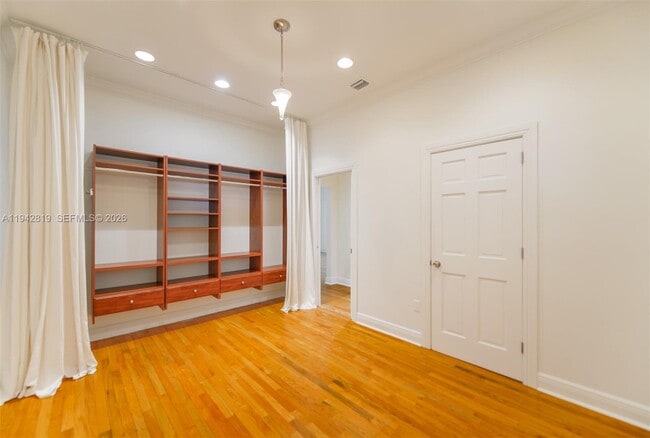 Building Photo - 911 Mariana Ave