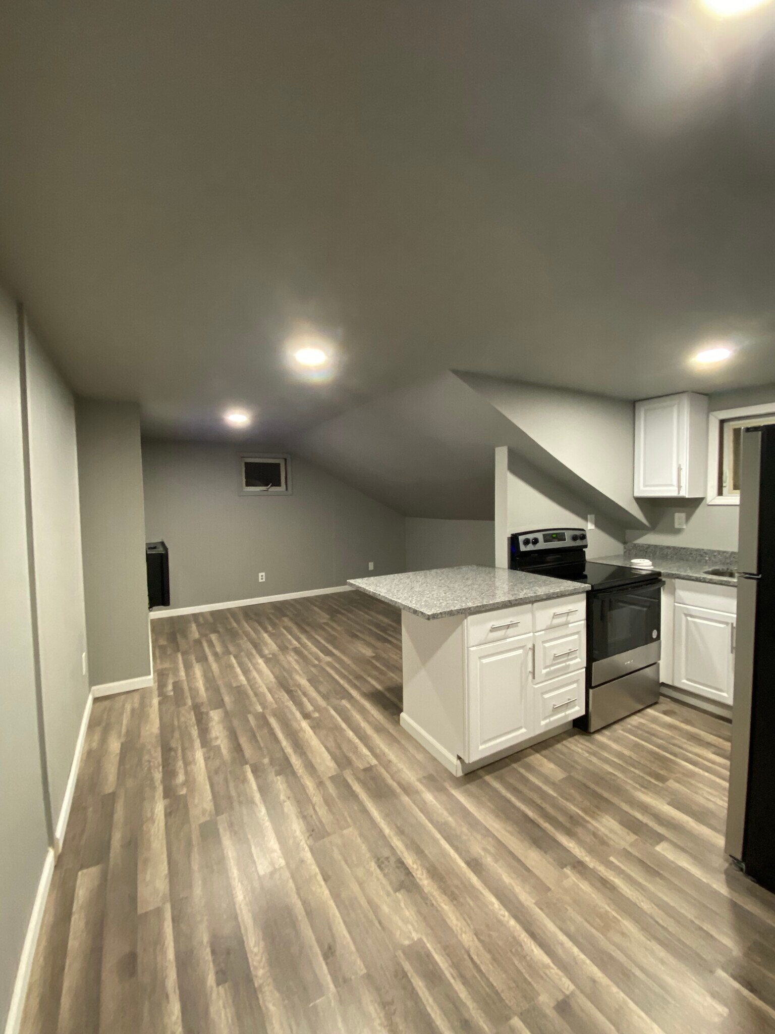 Building Photo - 4 Saratoga Ave