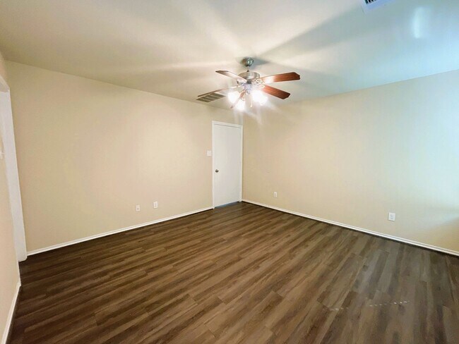 Building Photo - 819 Katydid Ct