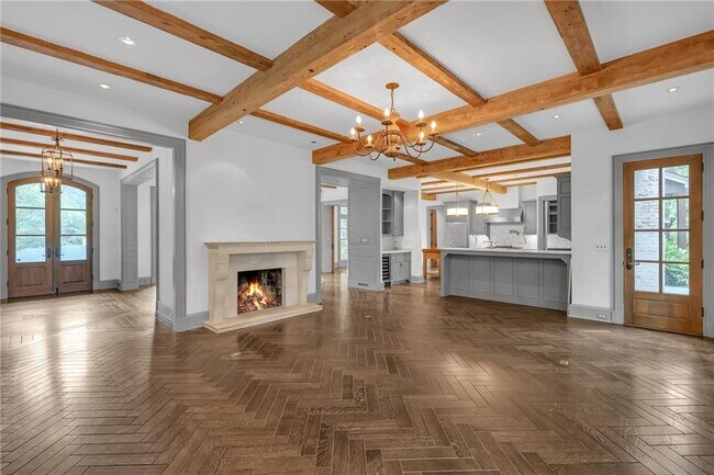 Building Photo - 425 Broadland Rd NW