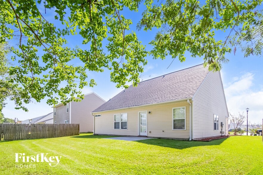 Building Photo - 8281 Little Sydneys Way