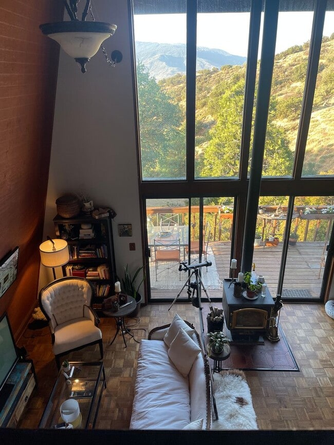 Building Photo - 2BR/1 Bath Bear Valley Springs Home  with ...