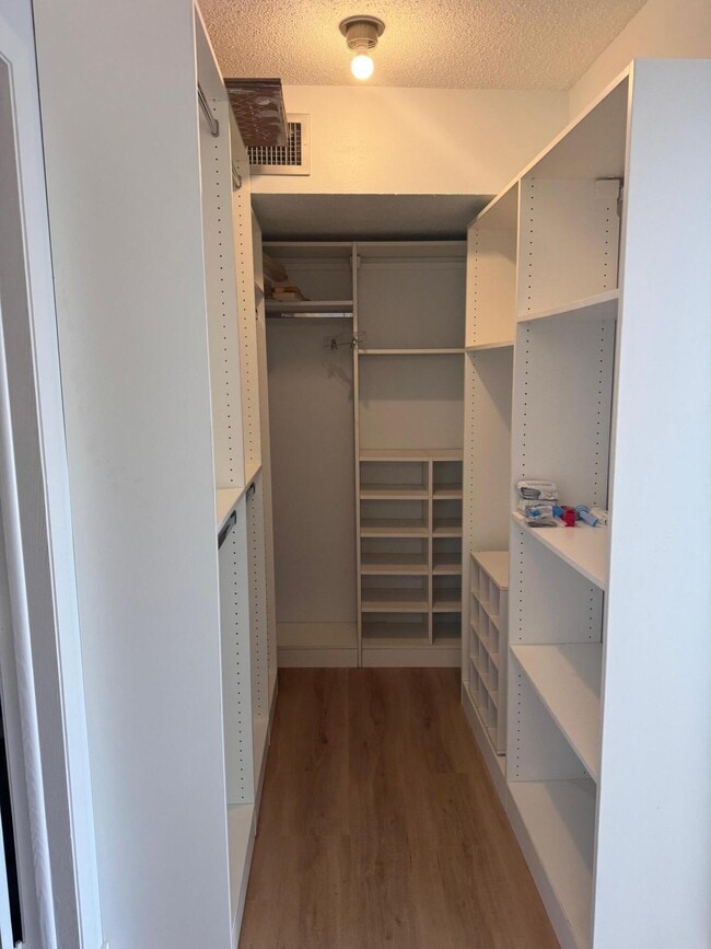 Building Photo - 1319 E Hillsboro Blvd