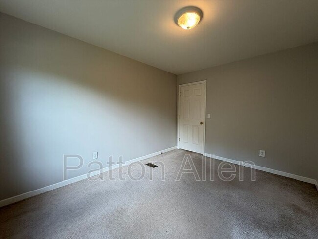 Building Photo - 18 Meadowview Terrace