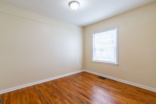 Building Photo - 4-Bedroom Rental in Prime Hapeville Location