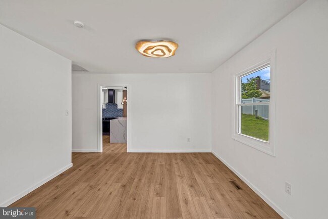 Building Photo - 29 Hinsdale Ln