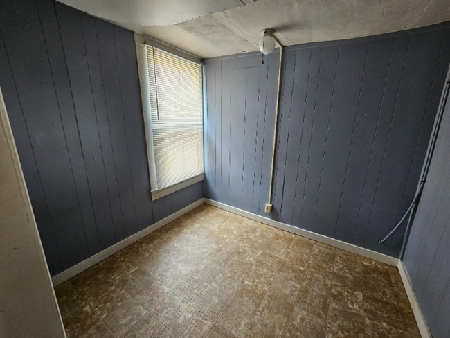 Building Photo - 214 N Vine St