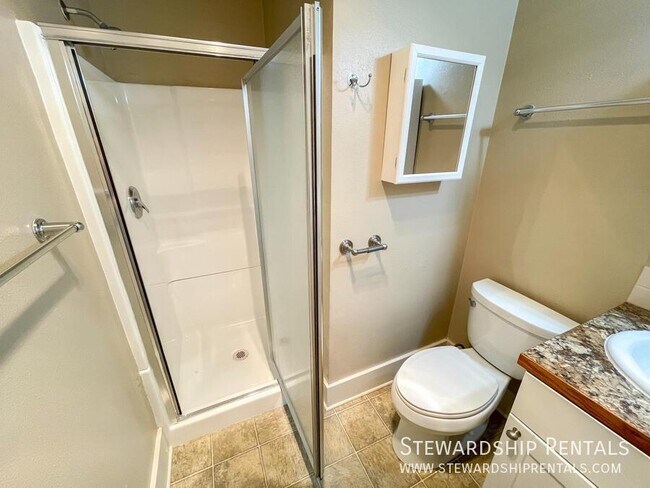 Building Photo - 1745 Olive St